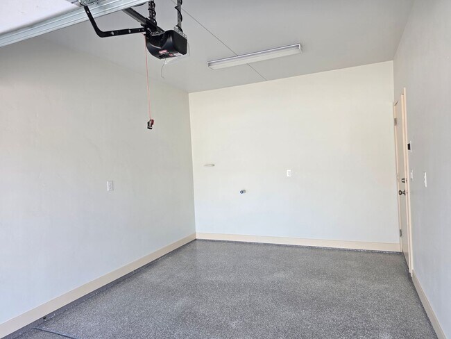 Building Photo - 370 Riverfront Dr