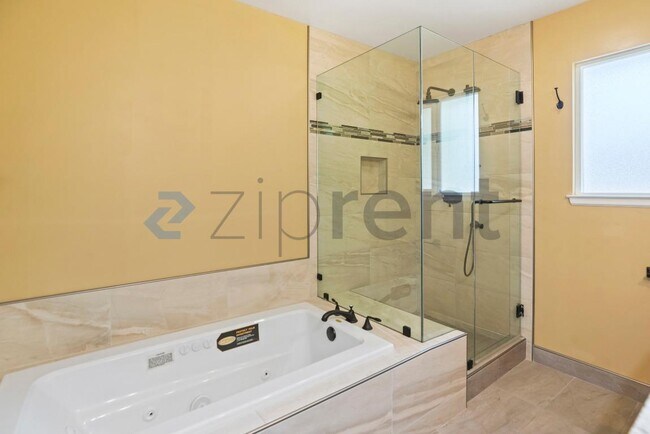 Building Photo - 3207 Forbes Ave