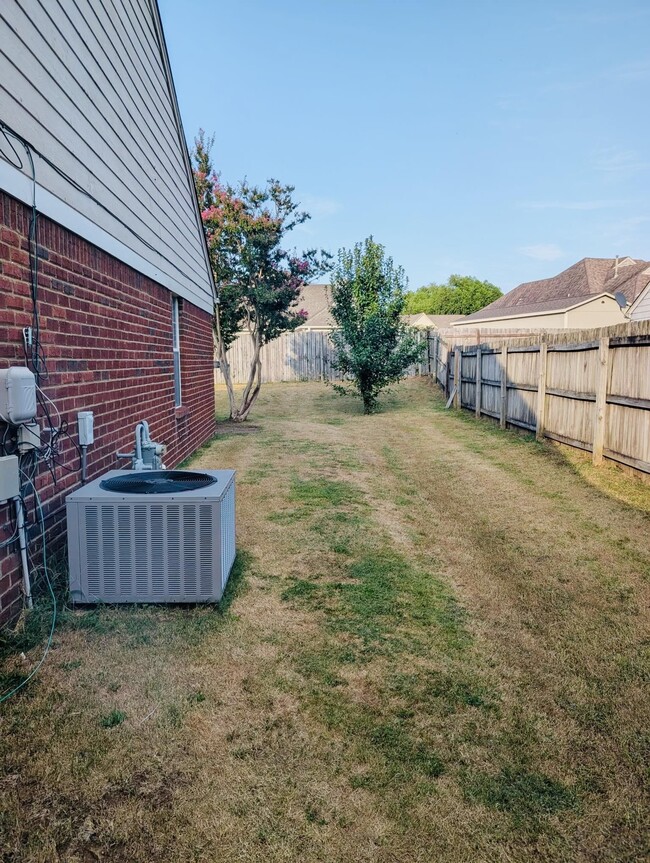 Building Photo - 1470 Estacada Way