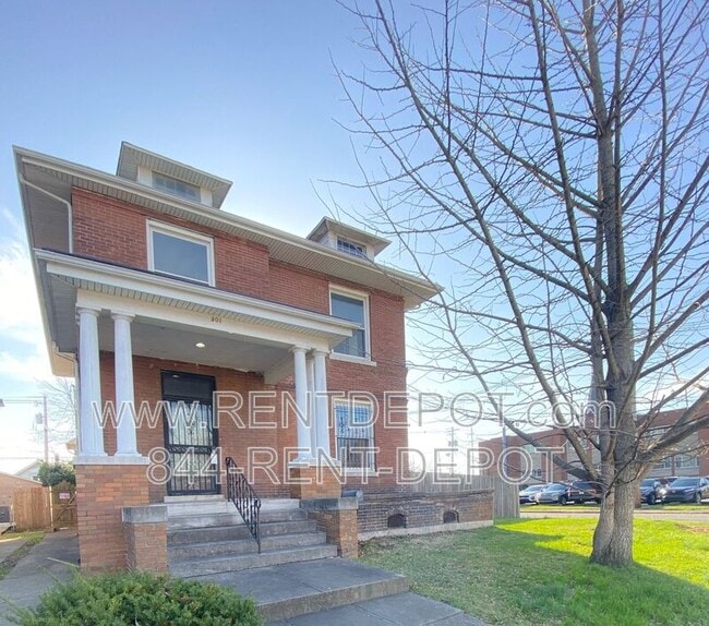 Building Photo - 901 N 2nd Ave