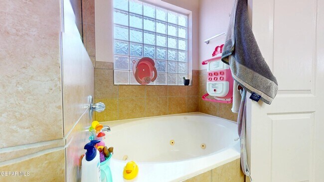 Building Photo - 10803 Elise St