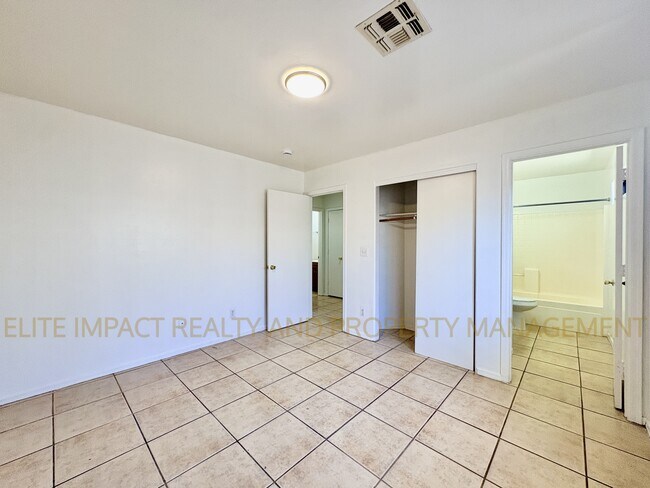 Building Photo - 3422 N Fontana Ave