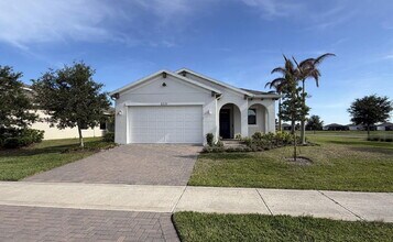 Building Photo - Gated 55+ community with lots of HOA amenities!
