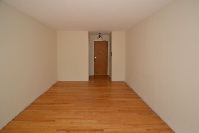 Building Photo - 675 W Wrightwood Ave