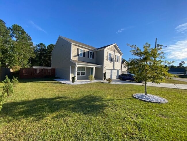 Building Photo - Welcome to a move-in ready haven!!!