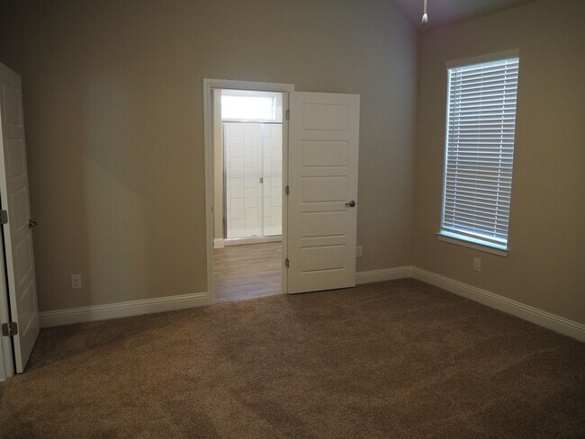 Building Photo - 2505 Starling St