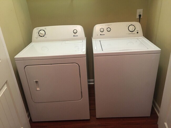 Building Photo - Townhome Condo