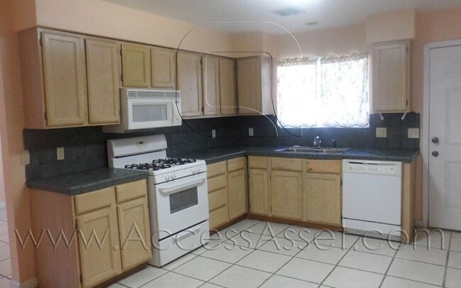 Building Photo - Great Single Story 3 Bed/2 Bath Home In Cathedral City!