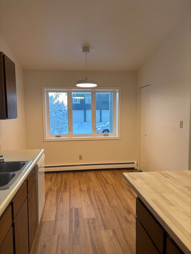 Building Photo - 3rd Ave 1410 -SB