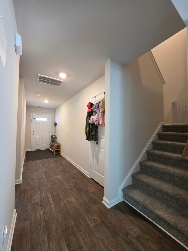 Building Photo - 1812 Lacebark Dr