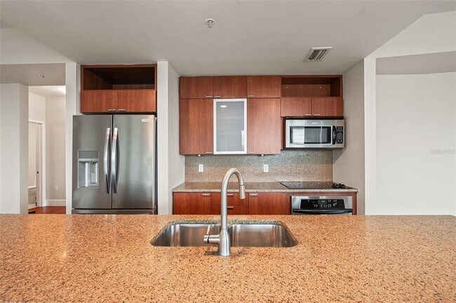Building Photo - 912 Channelside Dr