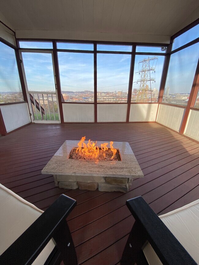 Building Photo - 1246 Hillcrest Ct