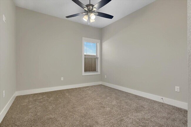 Building Photo - 136 Calvin Dr