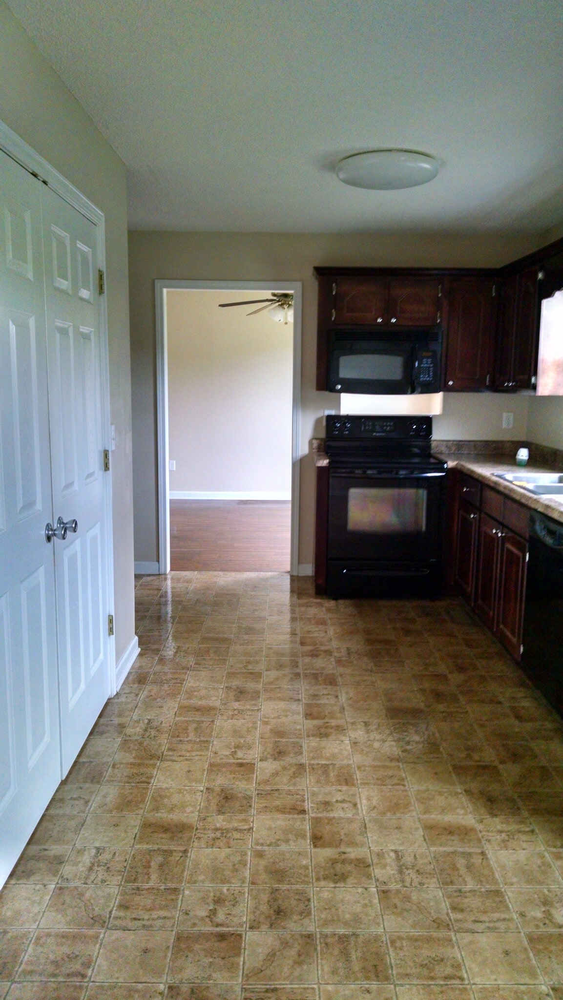 Spacious Kitchen with breakfast area - 4803 Marion Ripley Rd