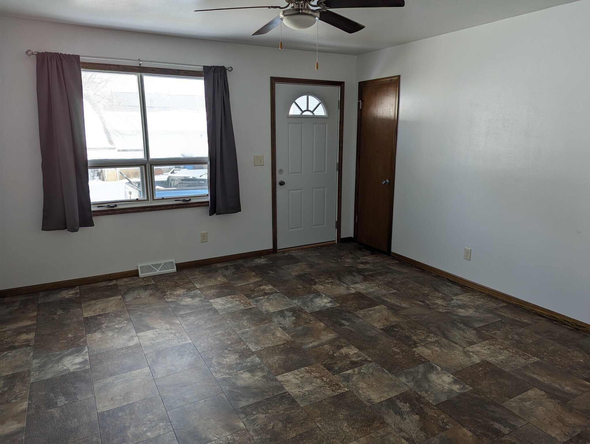 Living room - 283 E Oak St