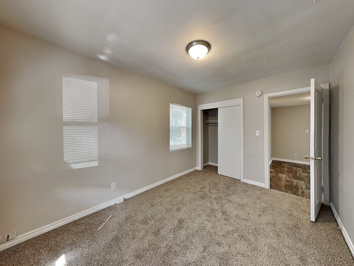 Building Photo - 6735 Gaillardia Rd S