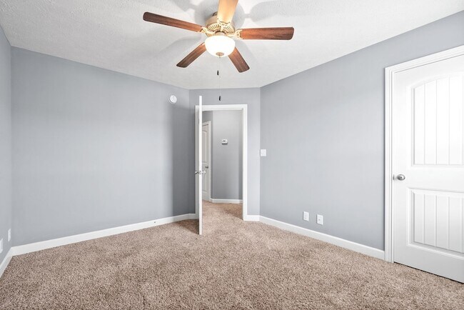 Building Photo - 3755 Windmill Dr