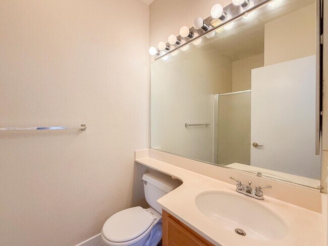 Building Photo - Richmond Marina Bay 3 Bed 3 Bath Townhome in Gated Bay Front Community