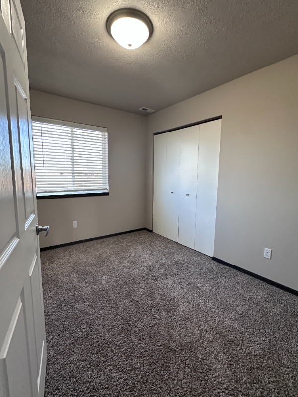 Building Photo - 744 Justus Ave