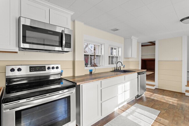 Building Photo - 80 Lafayette Rd