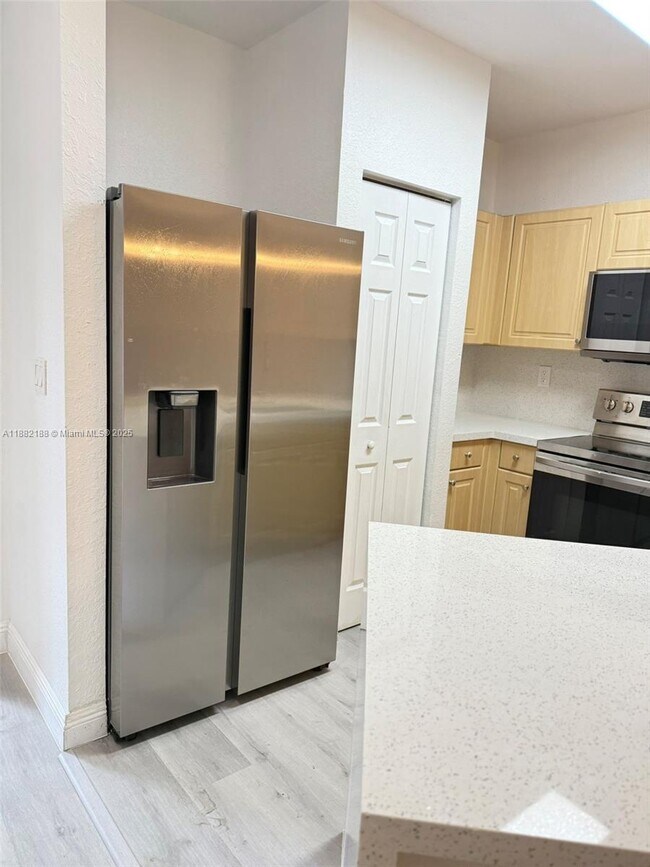 Building Photo - 6482 Catalina Ln