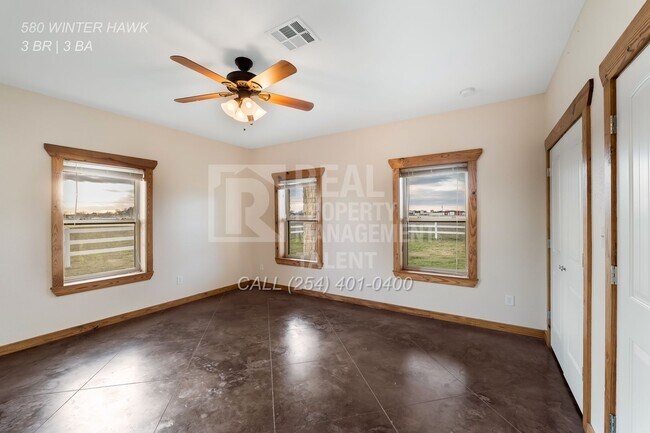 Building Photo - 3 Bedroom, 3 Bathroom Ranch Home with Barn...