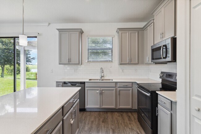 Building Photo - 1318 Royal St. George Blvd