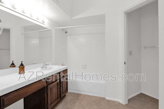 Building Photo - 1625 E Jerome Ave