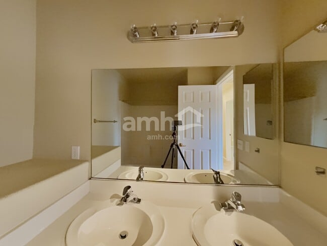 Building Photo - 1008 Leadville Meadows Dr