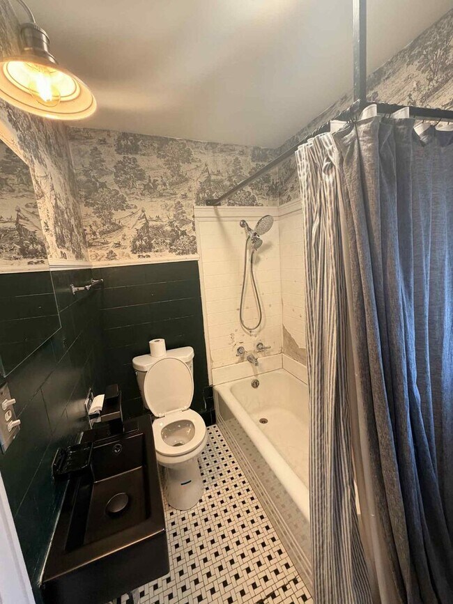 Building Photo - 411 S Jackson Ave