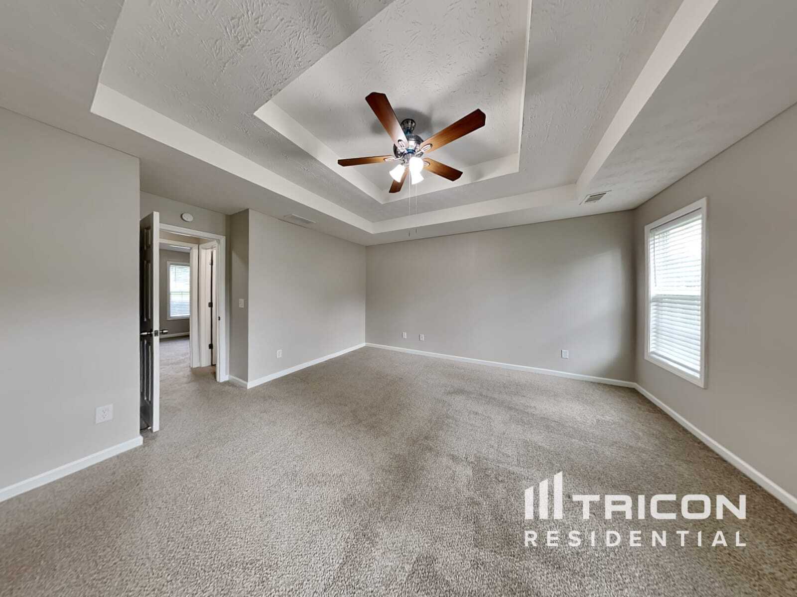 Building Photo - 347 Royal Oaks Dr