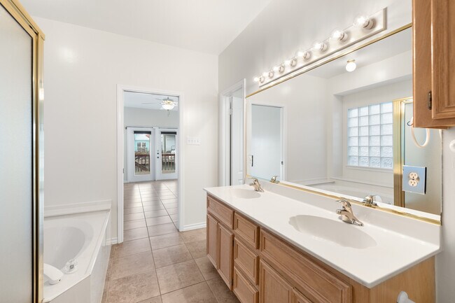 Building Photo - 15325 Cartagena Ct