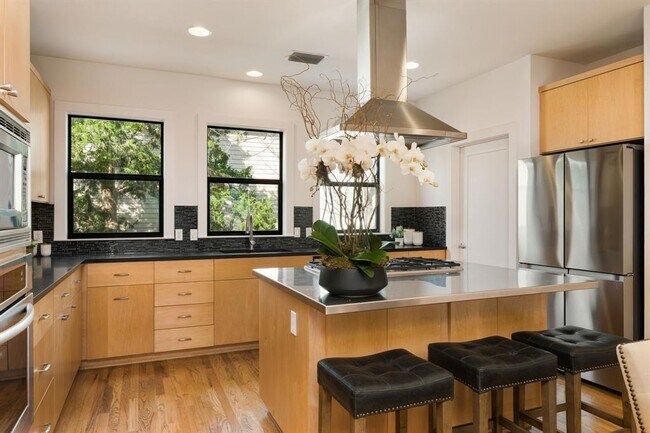 Building Photo - 4 Exposition Blvd