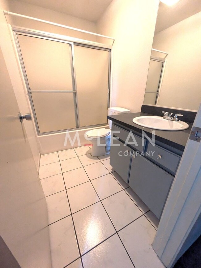 Building Photo - Three Bedroom in Cathedral City w/ Communi...
