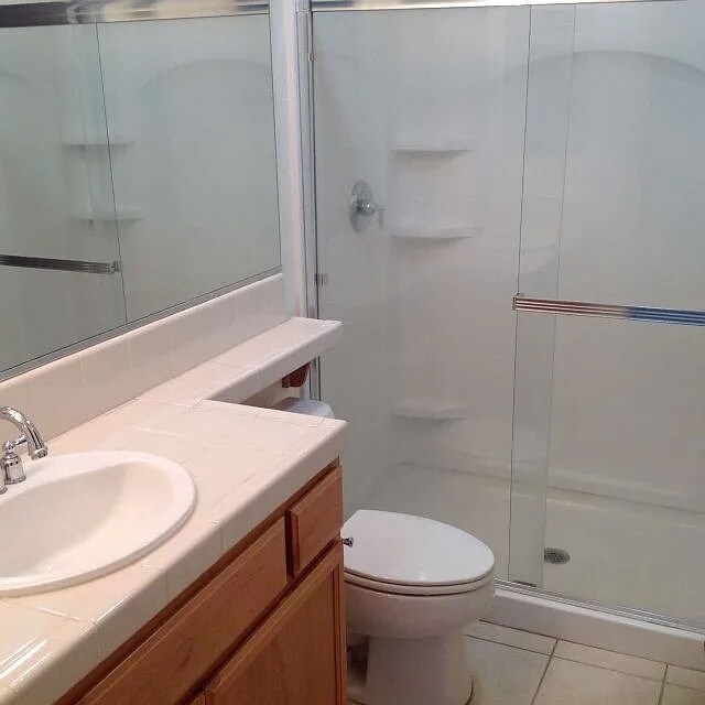 Building Photo - 814 Round Hill Dr