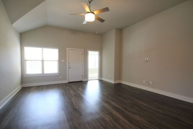 Building Photo - Move In Ready! – 3BD/2BA Azle Duplex | Granite Counters, Stainless Steel Appliances, Hardwood-Loo...