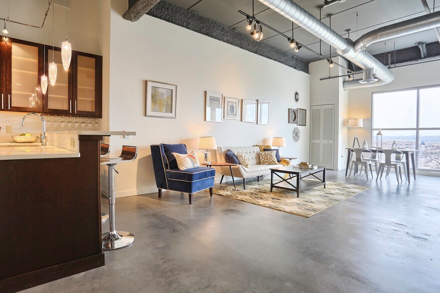 Sunny living areas with open floor plans - The 1500 Condominium