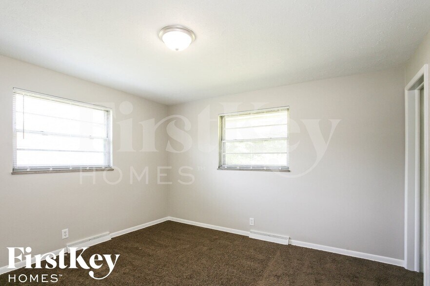 Building Photo - 3080 Meeting House Ln