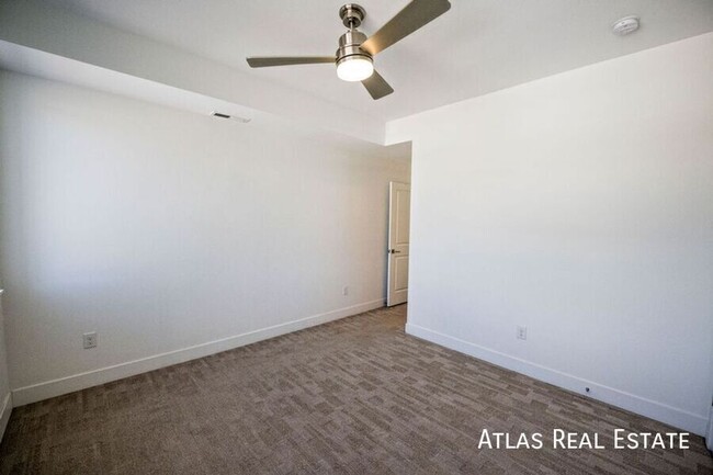 Building Photo - 2 Bed 2.5 Bath Condo in the Heart of LoHi ...