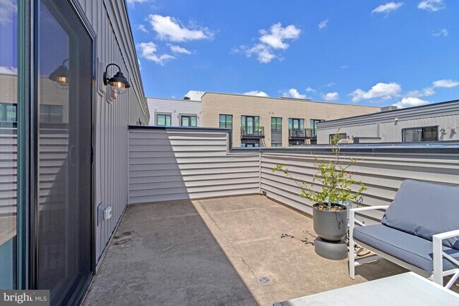 Building Photo - 40 Mural Walk NE