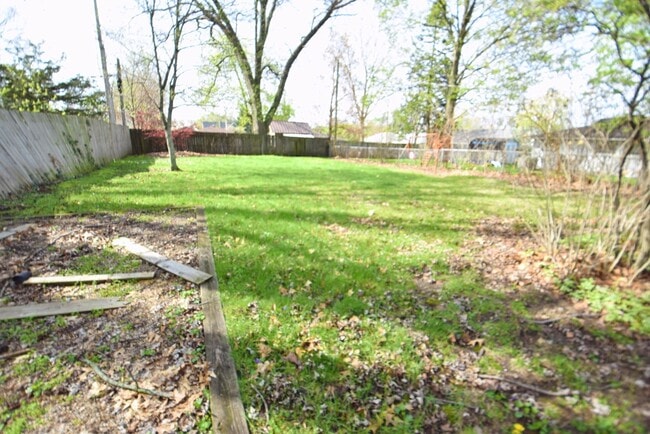 Building Photo - 3 bedroom 2 bath ranch style home in South Bend IN