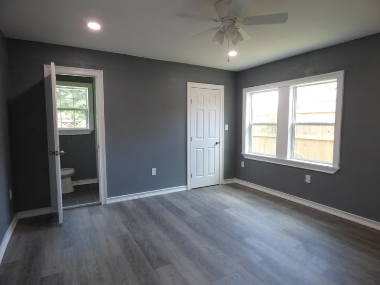 Building Photo - 1030 Clairmont Dr