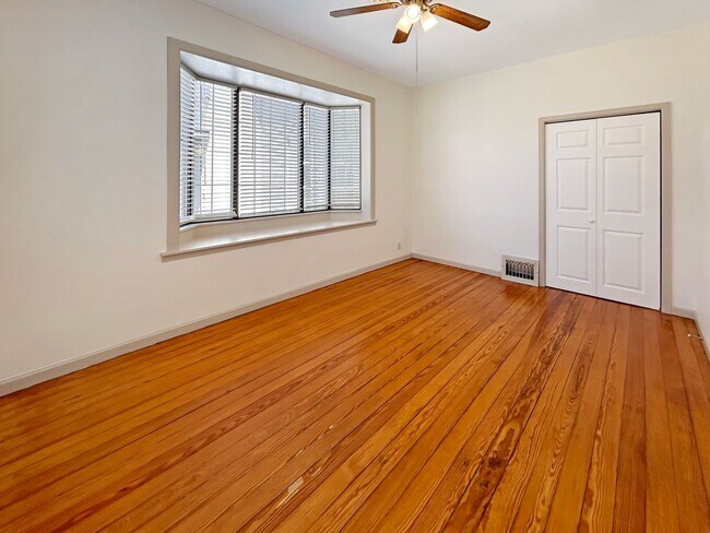Building Photo - $0 DEPOSIT OPTION. CHARMING 3 BEDROOM WITH FENCED IN YARD AND DETACHED GARAGE IN DENVER'S BERKELE...