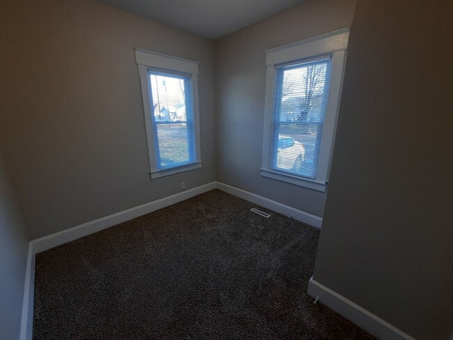 Building Photo - 3814 8th Pl