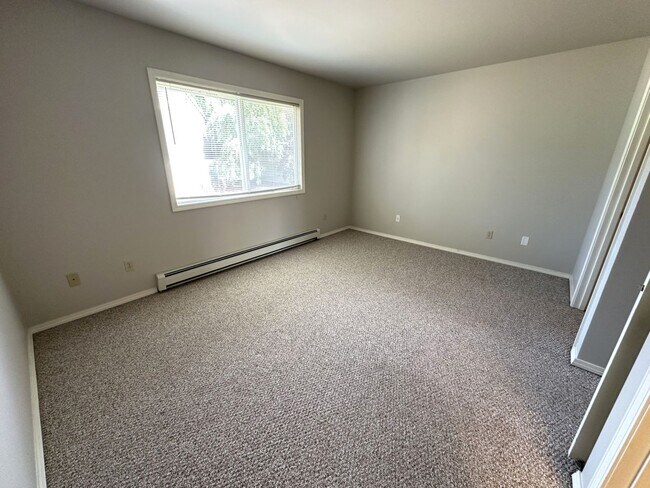 Building Photo - Beautiful 2 Bed 1.5 Bath Condo!