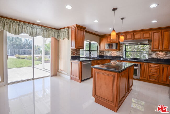 Building Photo - 3119 Hutton Dr