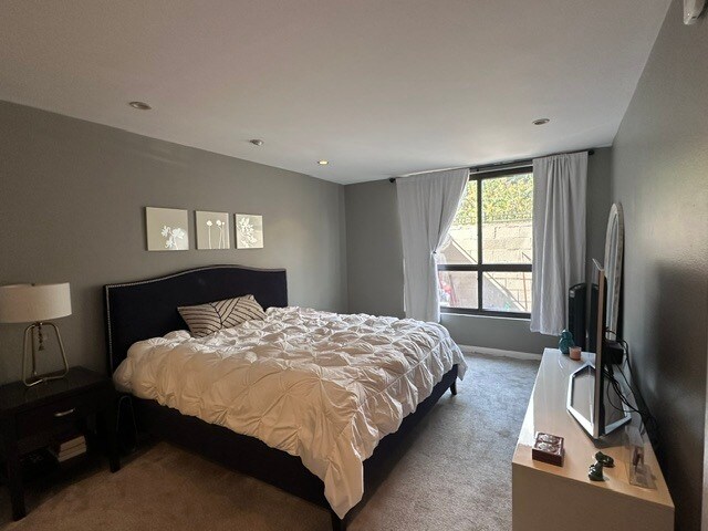 Master bedroom (15x15) - 1745 Camino Palmero St
