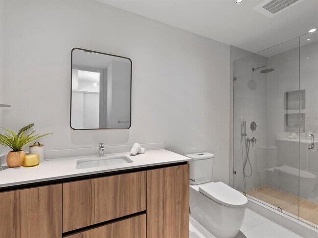 Building Photo - 1020 Sunset Point Rd