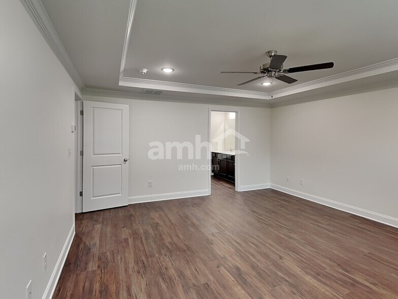 Building Photo - 13021 Redwind Dr