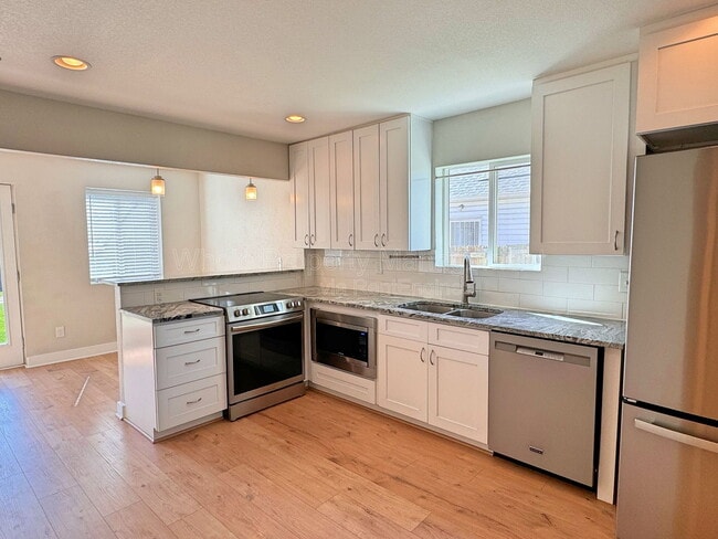Building Photo - 4720 Elm Ct